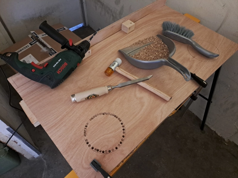 gaten hakken in deksel 1