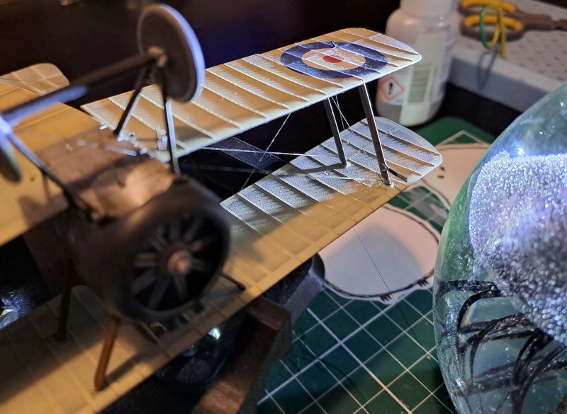 Rigging between the wings