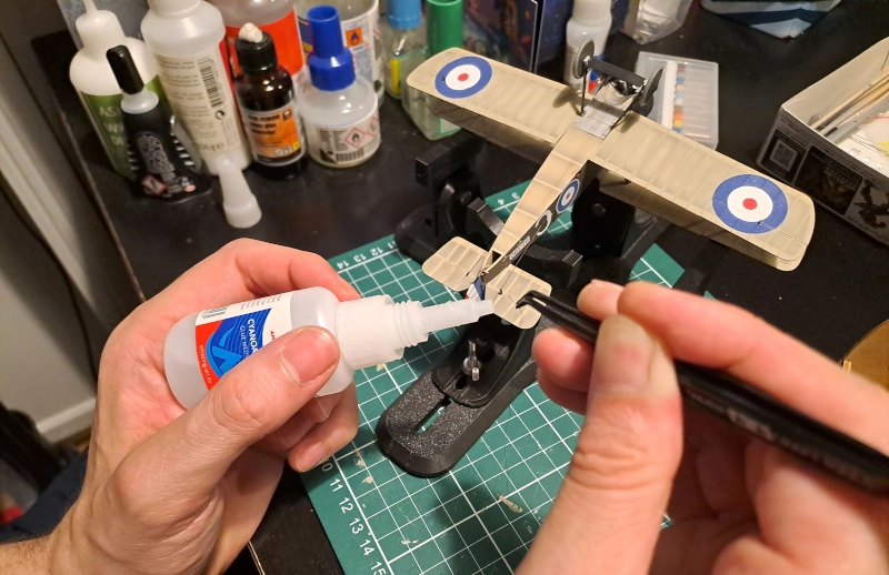 Applying glue to the lines