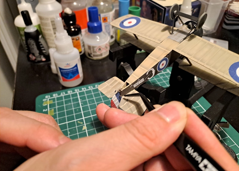 Applying glue to the lines