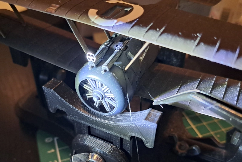 Rotating the rigging around the struts