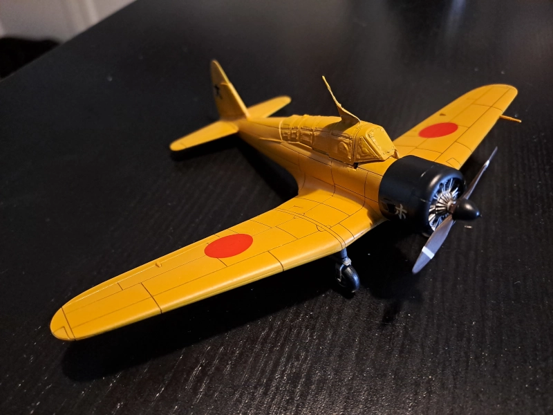 model met decals aangebracht