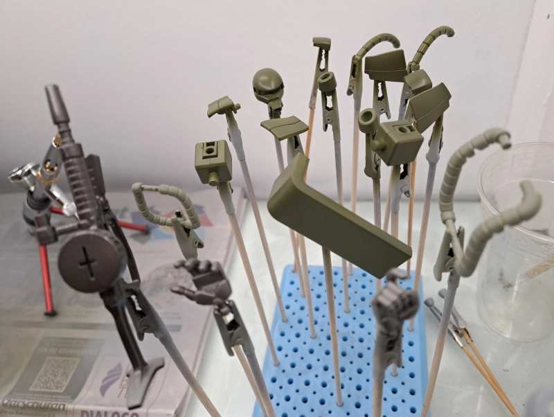 onderdelen geairbrusht met lak kleuren