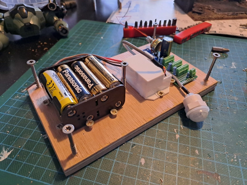 elektronica op het houten bord